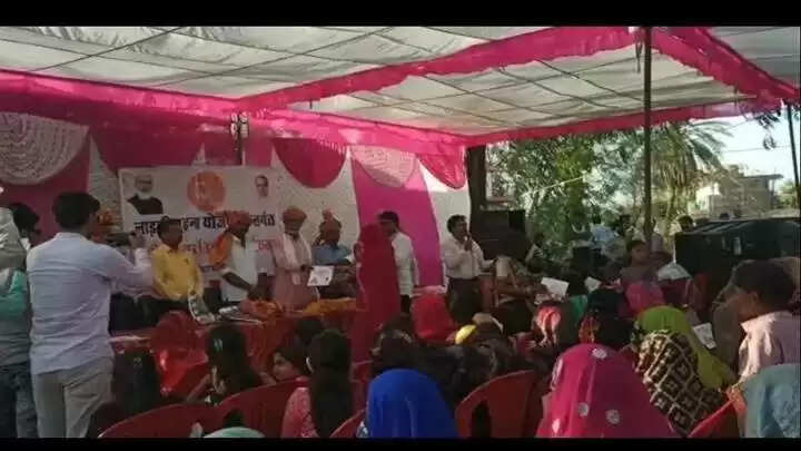 ग्राम की लाभांवित होने वाली शीला पति राजेश धानक ने मुख्यमंत्री और प्रशासन के प्रति धन्यवाद ज्ञापित करते हुए कहा कि गांव में ही स्वीकृति पत्र प्राप्त हो गया है