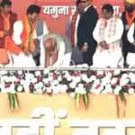 कौन हैं रविंद्र सिंह नेगी जिनके मंच पर पीएम मोदी ने तीन बार पैर छुए