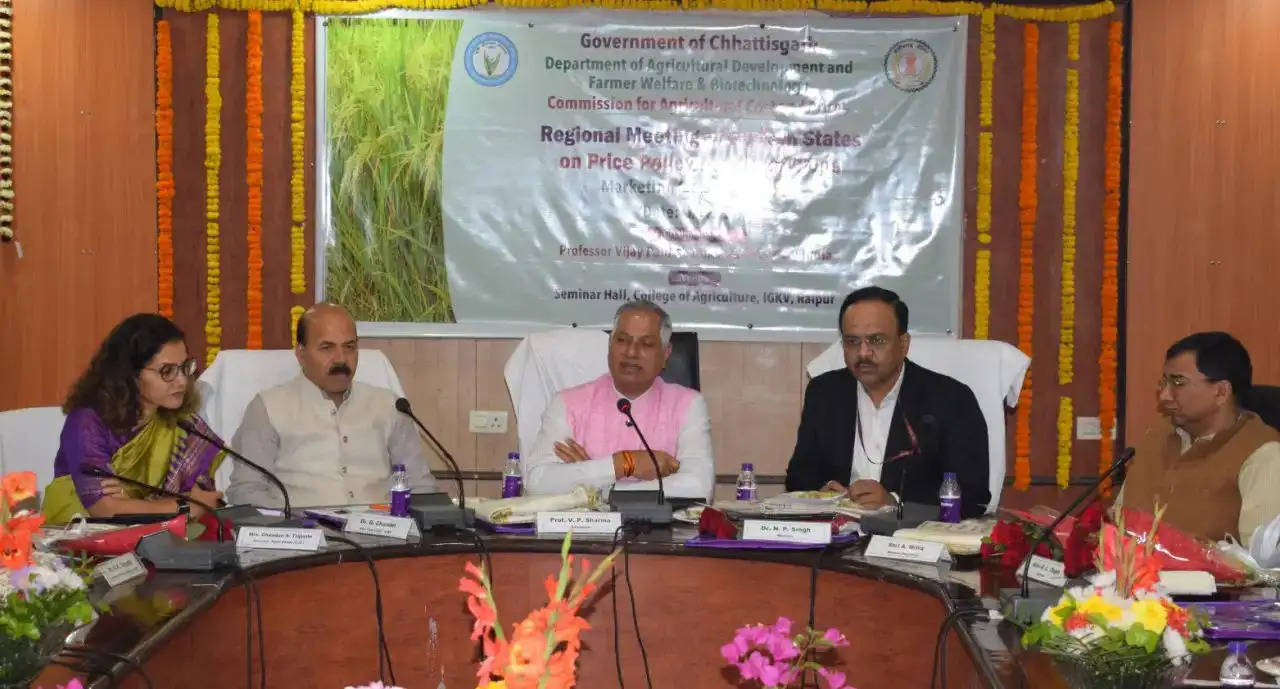 रायपुर : दलहन-तिलहन की खेती से बढ़ती है भूमि की उर्वरा शक्ति: प्रोफेसर विजय पॉल शर्मा