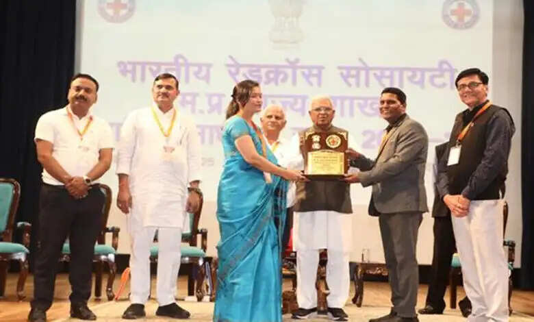 रेडक्रॉस के सेवा संकल्प को पीड़ित मानवता की सेवा में करे साकार : राज्यपाल पटेल