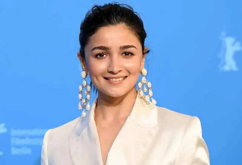 मेहनत के दम पर आलिया हुई सफल अभिनेत्रियों में शुमार