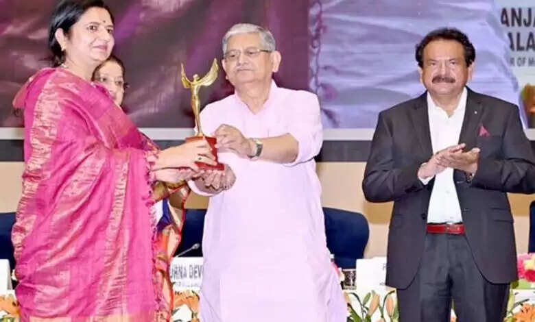 सिंगरौली जिला पंचायत उपाध्यक्ष श्रीमती अर्चना सिंह सशक्त पंचायत नेत्री पुरस्कार से सम्मानित