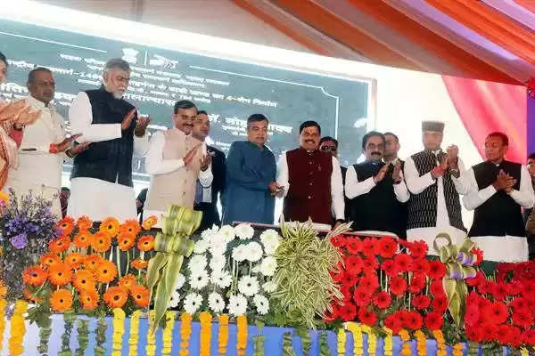 केंद्रीय मंत्री श्री गडकरी और मुख्यमंत्री डॉ.यादव ने भोपाल में किया 8 हजार करोड़ से अधिक लागत की 499 किमी लम्बाई की 15 सड़क योजनाओं का शिलान्यास