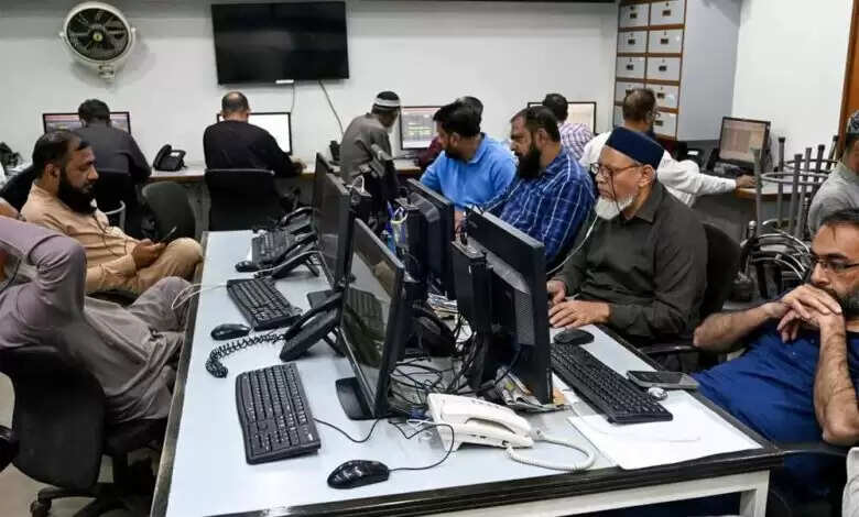 पाकिस्तान के स्टॉक एक्सचेंज की हालत बदतर, मार्केट कैप में कहीं नहीं टिकता पड़ोसी देश