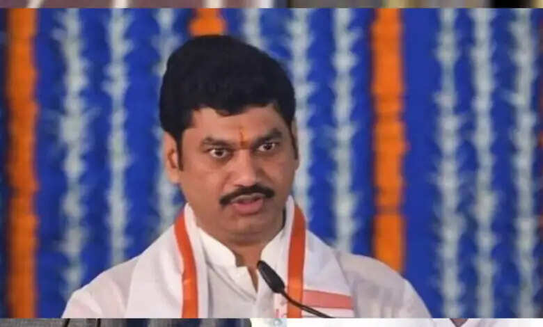 महाराष्ट्र के मंत्री धनंजय मुंडे का इस्तीफा, सरपंच मर्डर केस में करीबी पर लगे थे आरोप