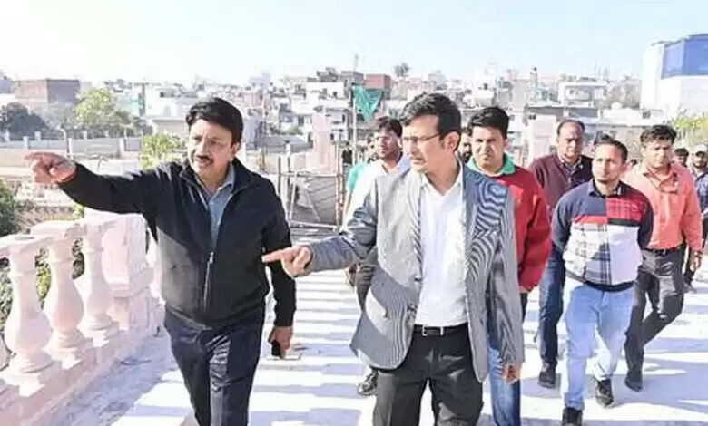 सिंहस्थ : कलेक्टर ने महाकाल मंदिर, पेशवाई मार्ग के साथ देखा रुद्र सागर सेतु का निर्माण कार्य