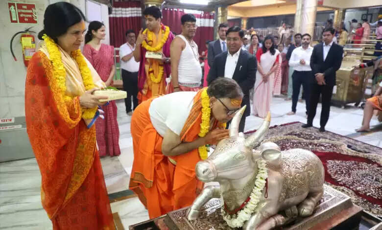 बाबा महाकाल की वित्त आयोग के अध्यक्ष डॉ. पनगढ़िया ने की सपत्नीक पूजा&अर्चना