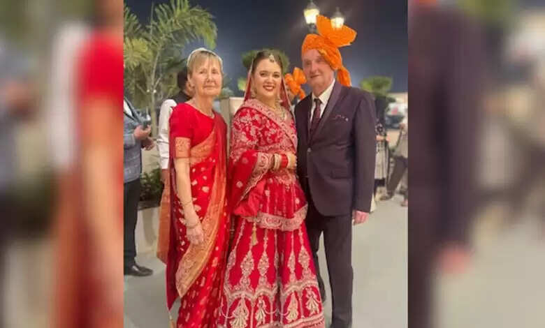 जर्मनी की एमिली ने ग्वालियर के छोरे संग लिए सात फेरे, बारातियों ने जमकर किया भांगड़ा