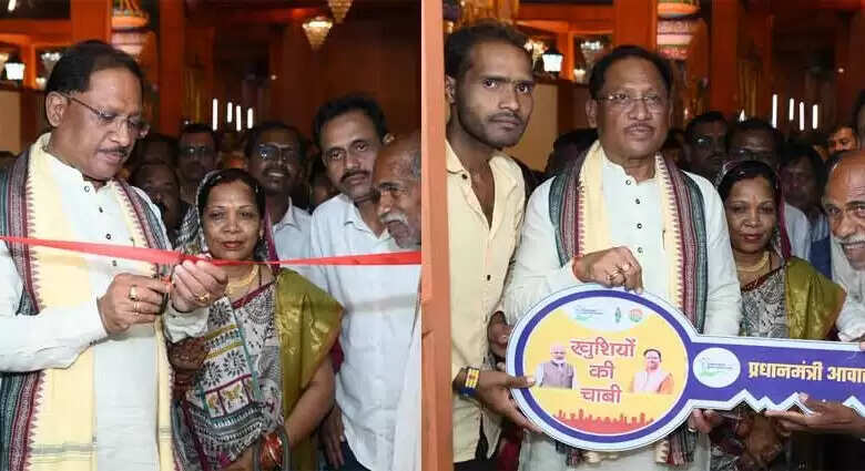 मुख्यमंत्री ने दोकड़ा में पीएम आवास योजना के हितग्राही संतु चक्रेस को चाबी देकर गृह प्रवेश कराया