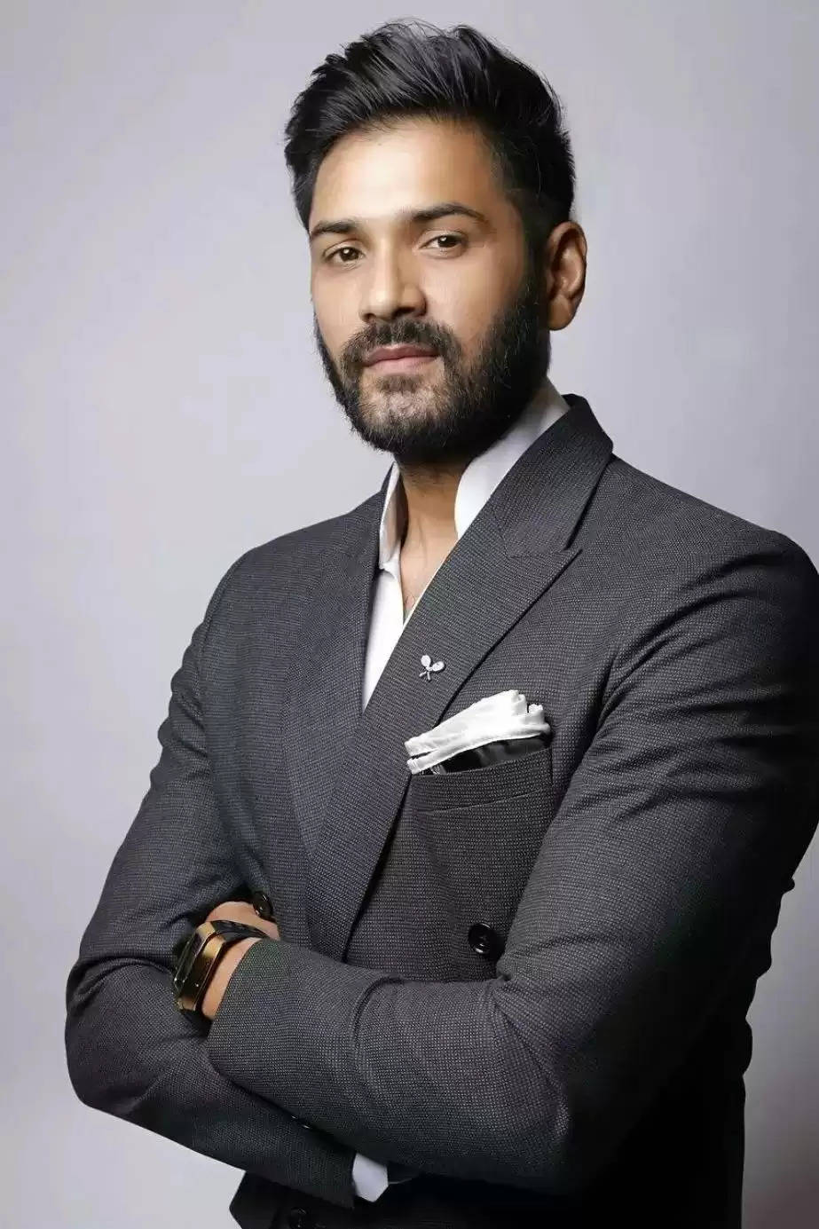 Actor Mrunal Jain says that it is very important to honour the women properly in our lives. He adds that he makes sure the women in his family feel treasures.