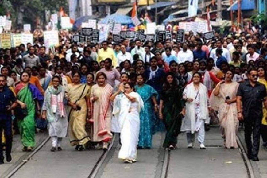 ममता-बनर्जी-का-सड़क-पर-विरोध:-बोलीं-मुझे-डिटेनशन-सेंटर-भेजो