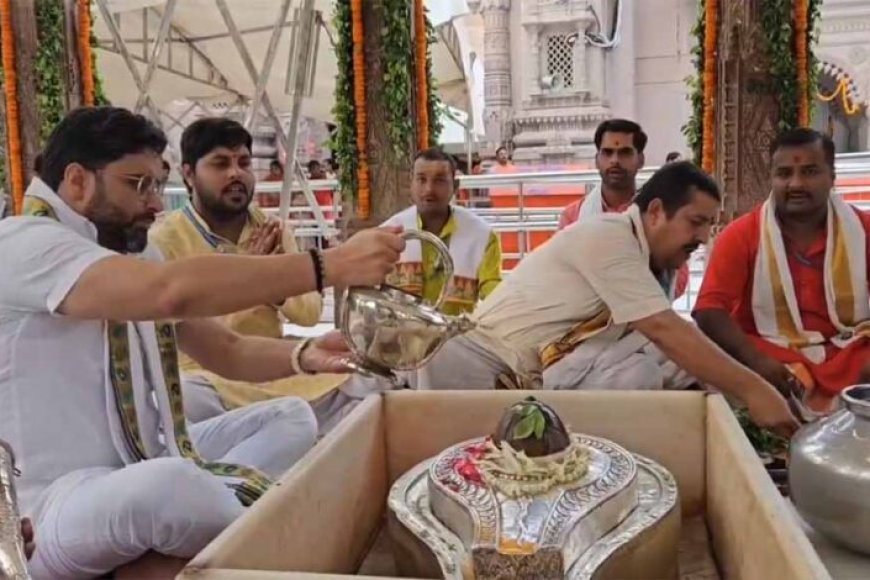 काशी में सोमवासरीय रुद्राभिषेक: सप्तऋषि आरती के दिव्य दर्शन, भोलेनाथ के जयकारों से गुंजा धाम