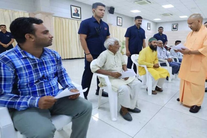सीएम-योगी-ने-पीड़ितों-से-की-सीधी-बात,-समस्याएं-सुन-अधिकारियों-को-दिए-तत्काल-समाधान-के-निर्देश