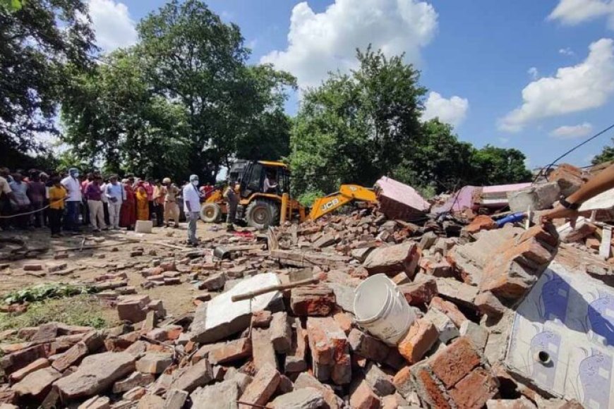 उन्नाव-में-पटाखा-धमाका:-युवक-की-दर्दनाक-मौत,-बस्ती-में-गड्ढे-से-मिले-तीन-मासूमों-के-शव