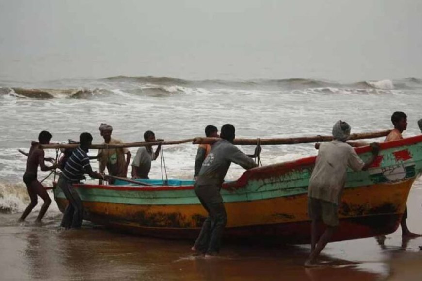 तमिलनाडु-के-चार-मछुआरे-श्रीलंकाई-नौसेना-की-गिरफ्त-में,-समुद्री-सीमा-लांघने-का-आरोप