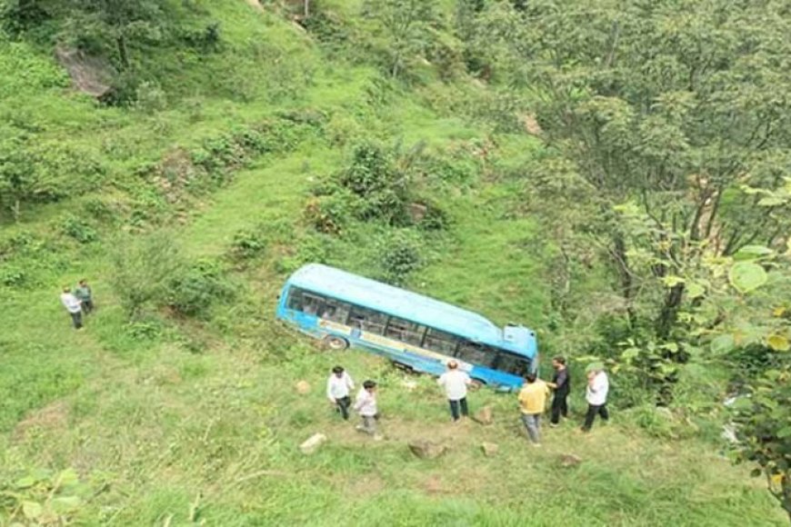 हिमाचल-में-बड़ा-हादसा:-यात्रियों-से-भरी-एचआरटीसी-बस-खाई-में-गिरी,-5-की-मौत,-20-घायल