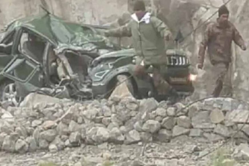 लद्दाख-में-सैन्य-वाहन-पर-चट्टान-गिरने-से-हादसा,-एक-अधिकारी-सहित-तीन-शहीद