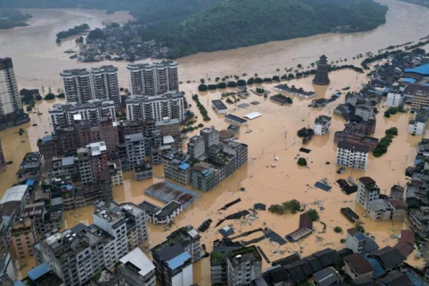 बीजिंग-में-बारिश-बनी-कहर,-भारी-तबाही-से-30-लोगों-की-दर्दनाक-मौत