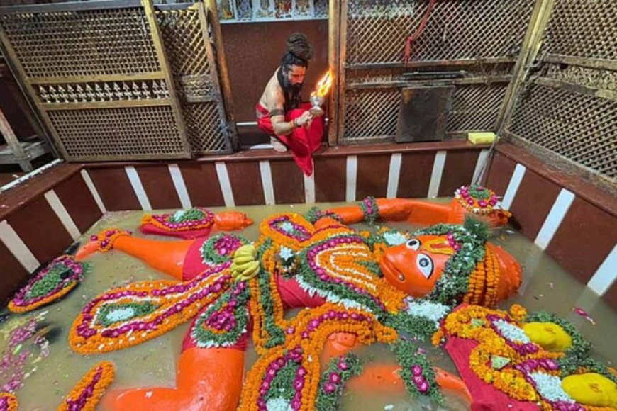 तीसरी-बार-मां-गंगा-ने-कराया-श्री-बड़े-हनुमान-जी-को-अमृत-स्नान,-अब-बाढ़-का-बढ़ा-खतरा