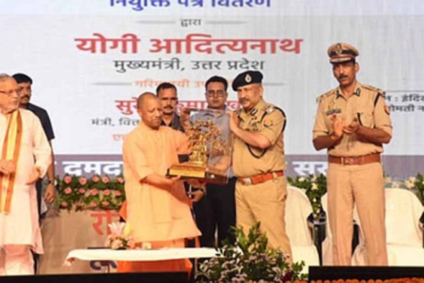 पुलिस-भर्ती-में-नई-पहल:-चयनित-अभ्यर्थियों-को-नियुक्ति-पत्र,-सीएम-योगी-ने-की-30-हजार-नई-भर्तियों-की-घोषणा