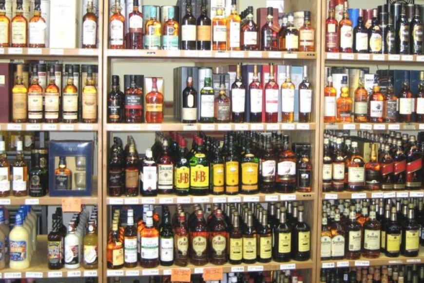 यूपी-में-शराब-ठेका-खोलने-की-मची-होड़:-एक-दुकान-के-लिए-265-आवेदन,-जानिए-नियम-और-कमाई-का-गणित