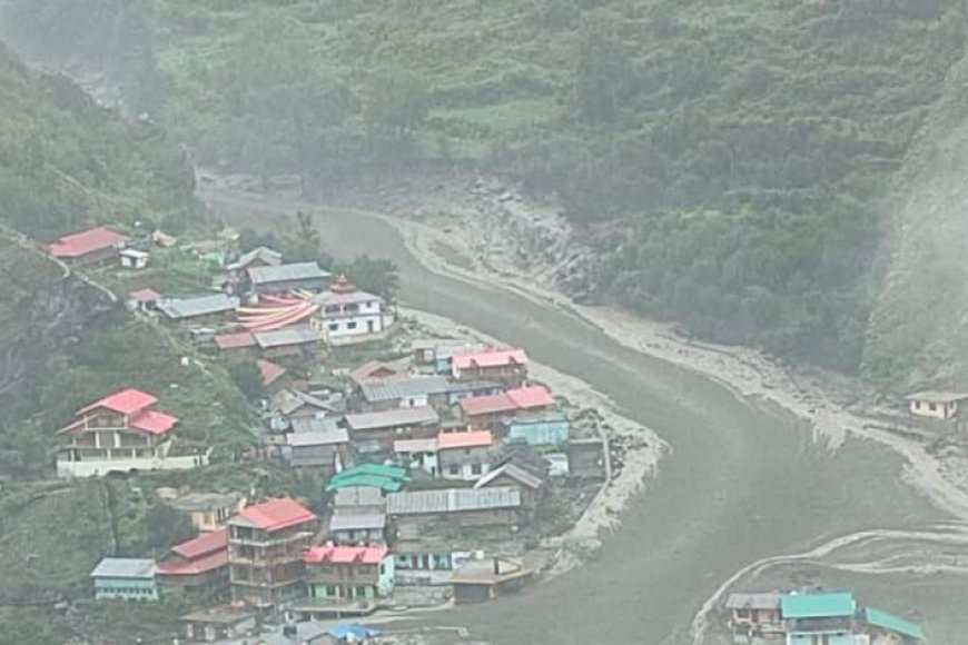 उत्तरकाशी-के-धराली-गांव-में-बादल-फटने-से-तबाही,-मलबे-में-बह-गए-कई-घर