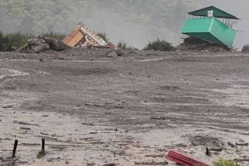 उत्तरकाशी-में-बादल-फटने-का-कहर:-मलबे-में-दबे-कई-घर,-भारी-तबाही