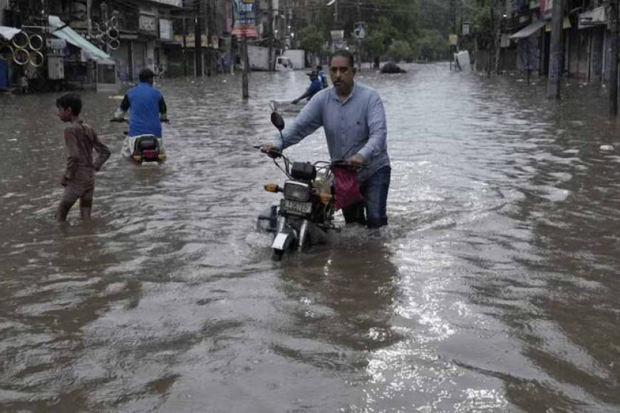 पाकिस्तान-में-मूसलधार-बारिश-का-कहर,-कई-ज़िले-जलमग्न,-बाढ़-का-अलर्ट-जारी