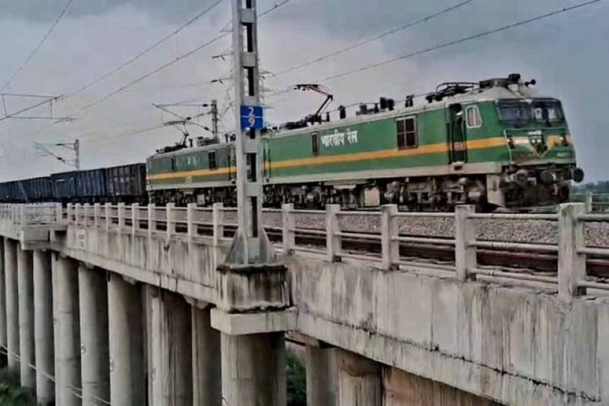 देश-की-पहली-4.5-किमी-लंबी-मालगाड़ी-दौड़ी-यूपी-से,-354-वैगन-और-7-इंजन-के-साथ-रचा-इतिहास