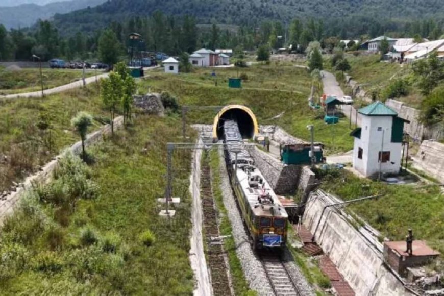 कश्मीर-घाटी-में-पहली-मालगाड़ी-की-एंट्री,-शुरू-हुआ-विकास-और-समृद्धि-का-नया-सफर
