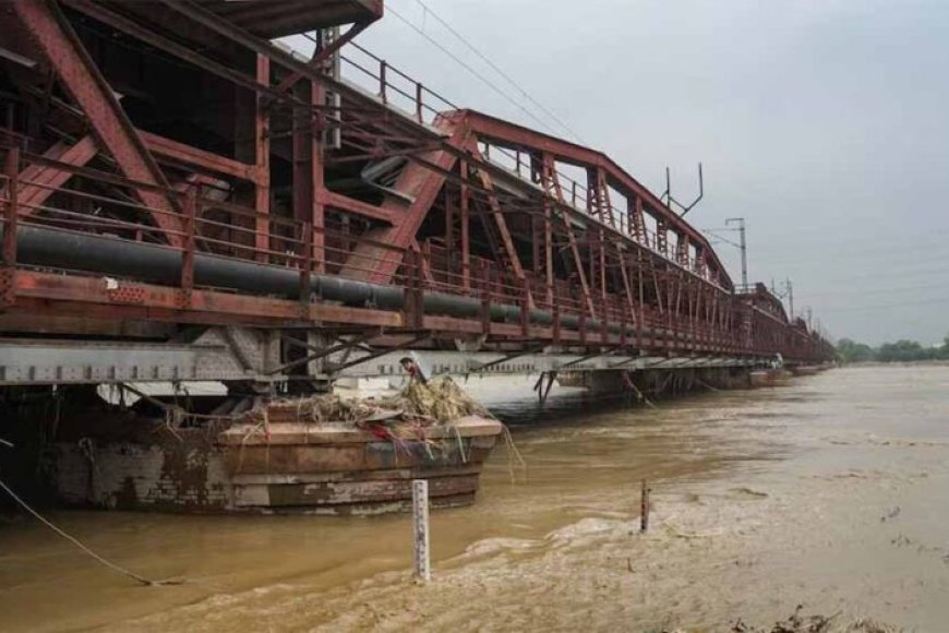 दिल्ली-में-खतरे-के-निशान-पर-यमुना,-गाजियाबाद-के-32-गांवों-में-बढ़ाई-निगरानी