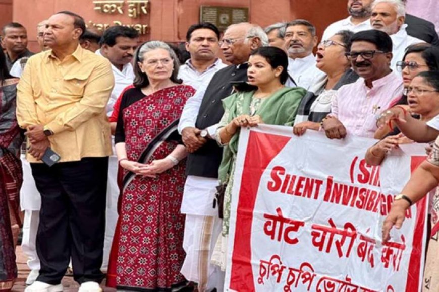 संसद-के-बाहर-विपक्ष-का-जोरदार-प्रदर्शन,-चुनाव-आयोग-और-सरकार-पर-लगाए-गंभीर-आरोप