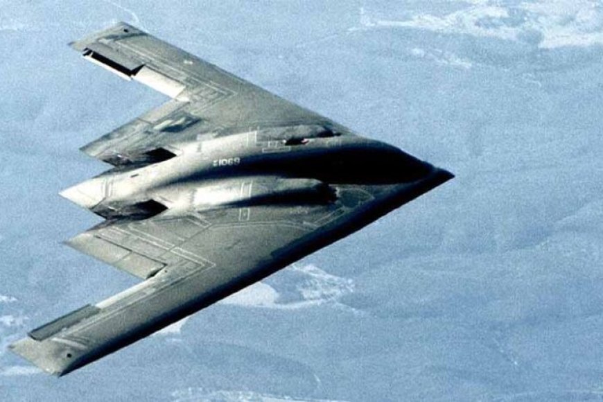 अमेरिका-का-बी-2-बॉम्बर-अलास्का-में-उतरा,-ट्रंप-ने-पुतिन-का-किया-धमाकेदार-स्वागत