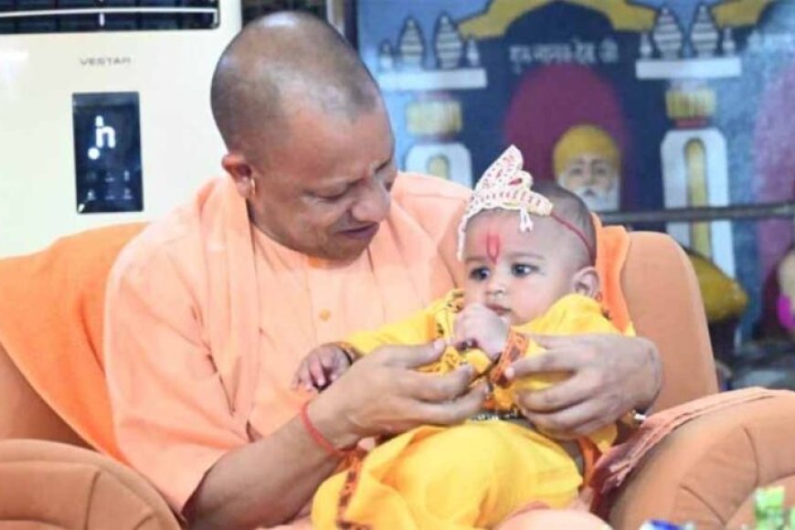 आधी-रात-हुआ-कान्हा-का-जन्म,-सीएम-योगी-ने-गोरखनाथ-मंदिर-में-झुलाया-पालना