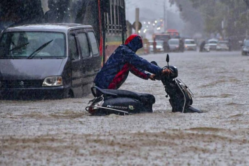 मुंबई-बारिश:-सबवे-और-सड़कें-जलमग्न,-ट्रेनें-और-फ्लाइट्स-प्रभावित