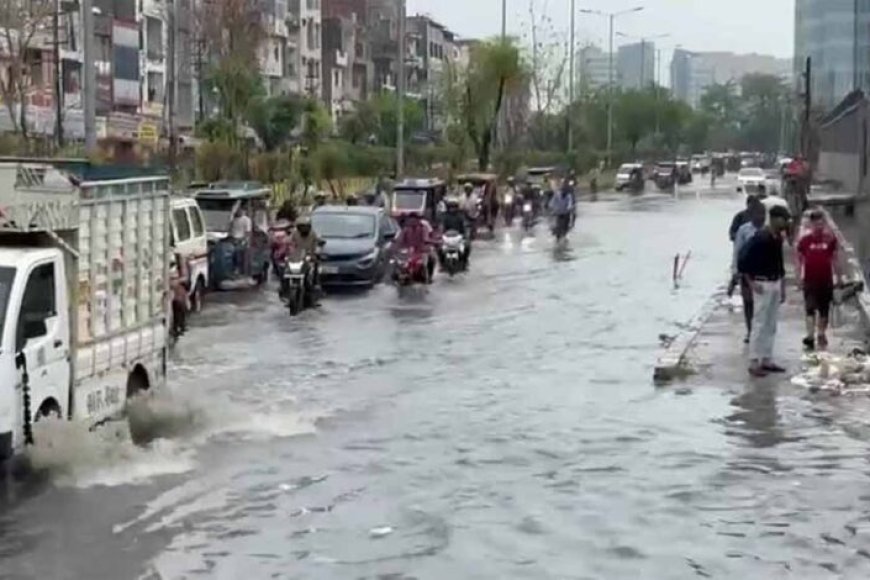 नोएडा-में-झमाझम-बारिश,-उमस-भरी-गर्मी-से-मिली-राहत