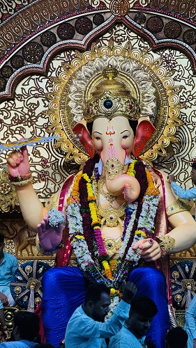 signify-takes-over-mumbai:-celebrates-ganesh-chaturthi-with-millions-of-devotees