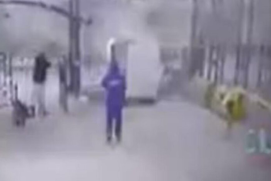 पेशावर-में-बड़ा-आतंकी-हमला:-fc-मुख्यालय-पर-दो-सुसाइड-ब्लास्ट,-हमलावरों-ने-की-फायरिंग