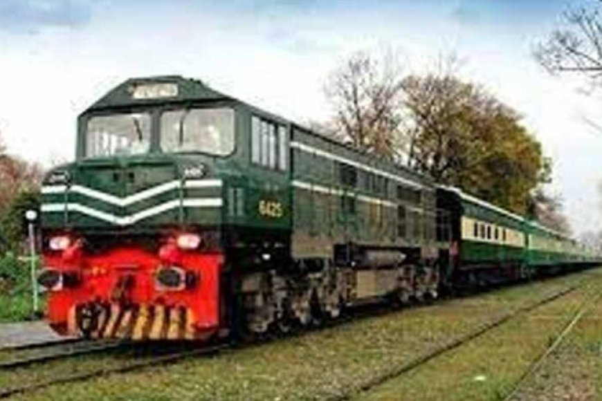 पाकिस्तान-की-‘सबसे-असुरक्षित’-जाफ़र-एक्सप्रेस-पर-फिर-हमला,-डेढ़-महीने-में-छठी-वारदात!