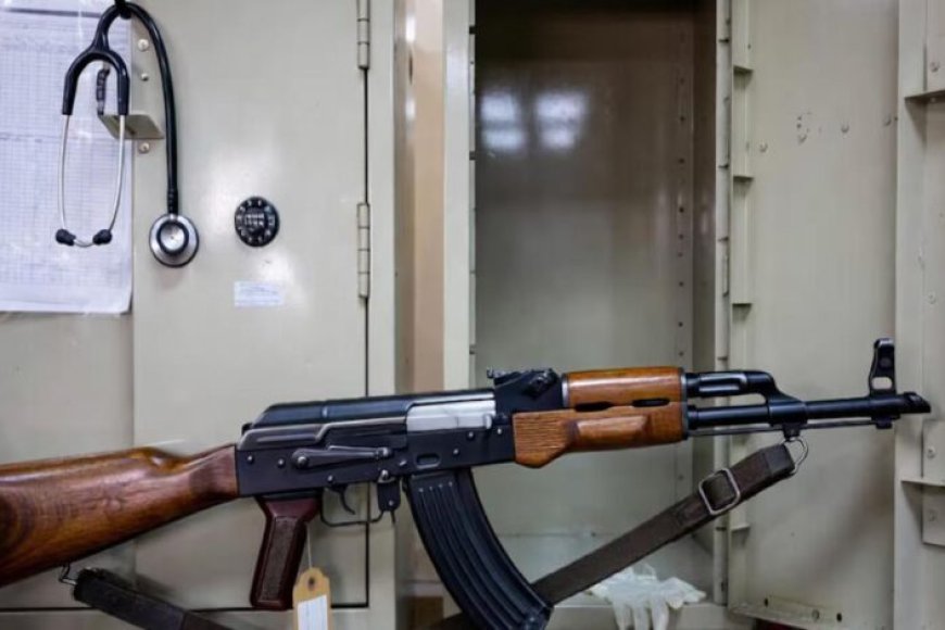 अनंतनाग-के-पूर्व-डॉक्टर-के-लॉकर-से-ak-47-बरामद,-जम्मू-कश्मीर-पुलिस-हैरान