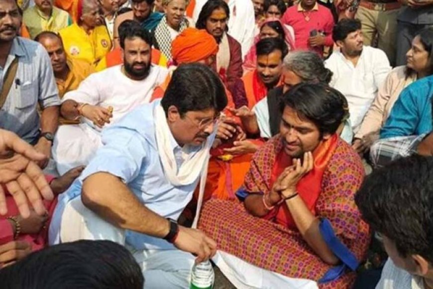 धीरेंद्र-शास्त्री-से-मिले-‘राजा-भैया’,-गूँजे-जयघोष—अगले-पड़ाव-को-निकली-सनातन-एकता-पदयात्रा