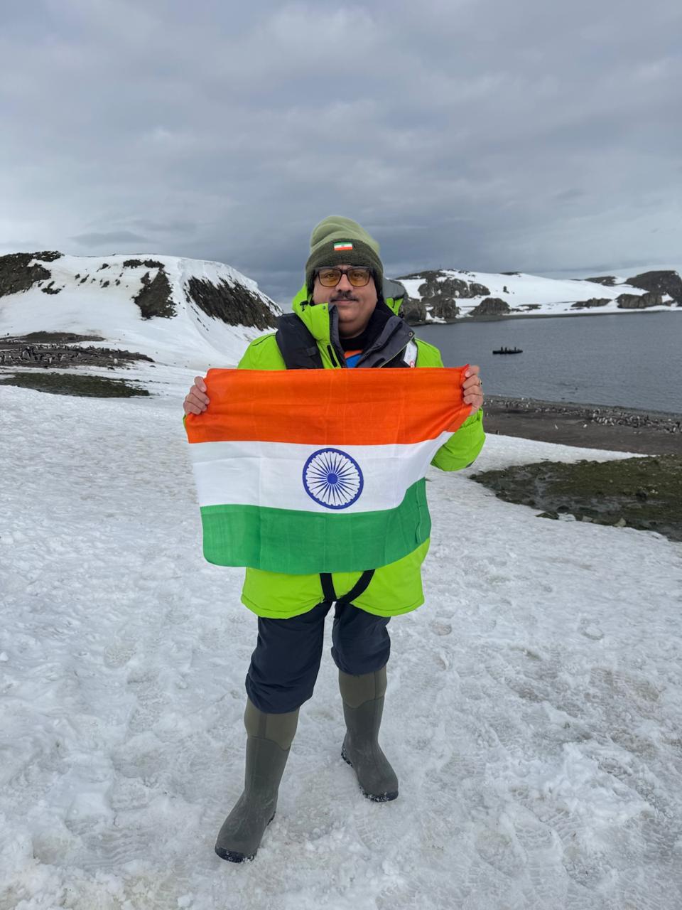 indian-author-&-explorer-creates-history:-first-indian-to-cover-all-36-states-and-all-7-continents