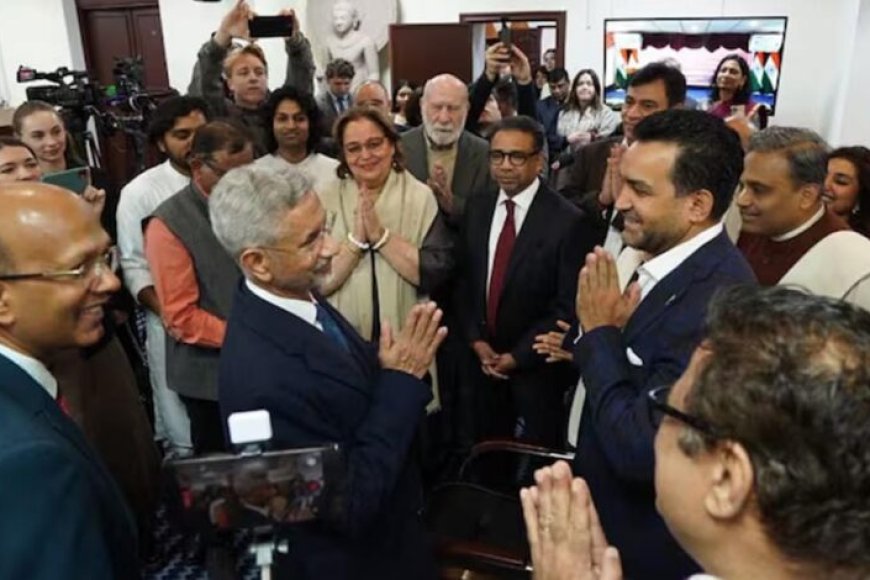 रूस-में-भारतीयों-से-मिले-जयशंकर,-हाथ-जोड़कर-किया-अभिवादन—तस्वीरें-वायरल