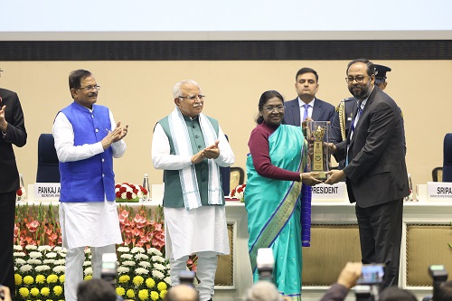 president-of-india-confers-crompton-with-the-prestigious-national-energy-conservation-award-2025